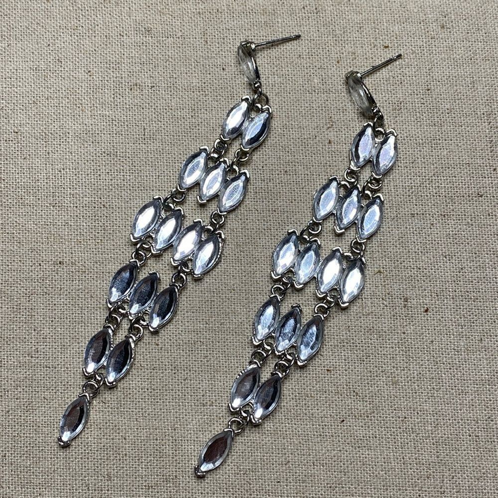 💛 Vintage Silvertone Rhinestone Chandelier Drop Earrings